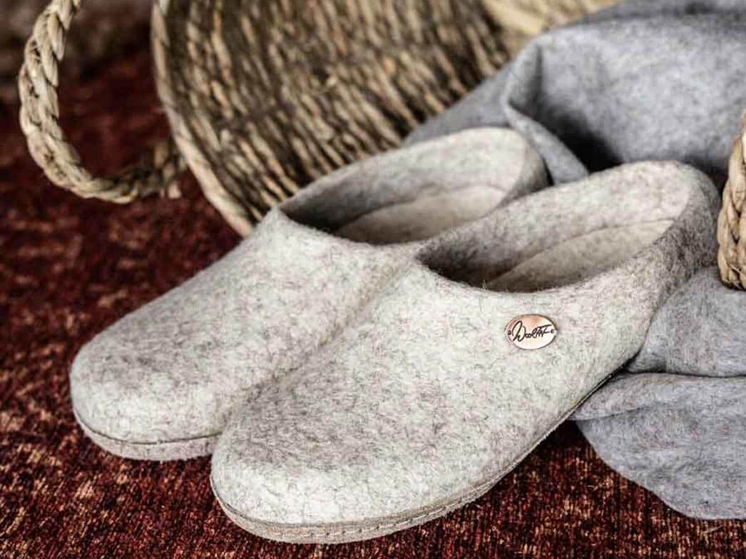 WoolFit® hand-felted slippers 'Classic', beige | Gr. 35-50